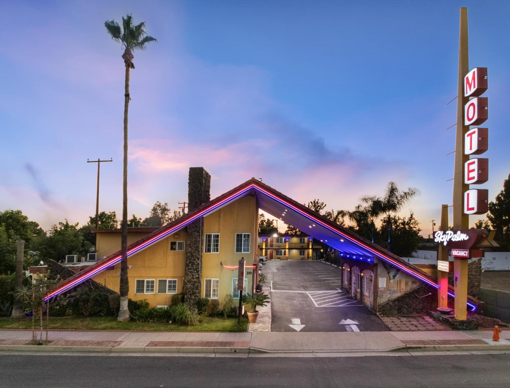 Sky Palm Motel - Orange Exterior photo