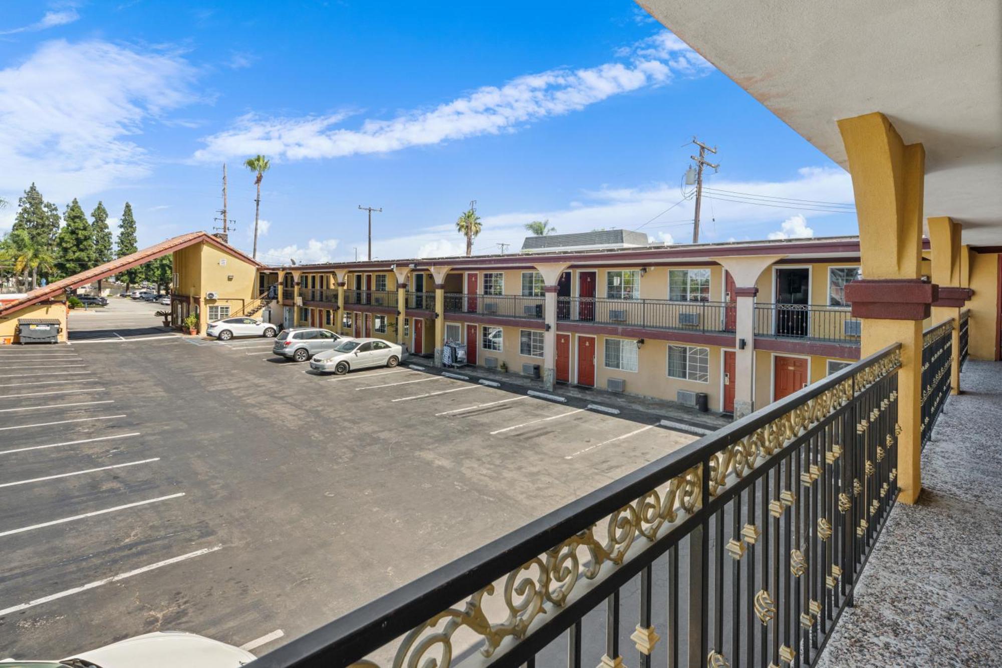 Sky Palm Motel - Orange Exterior photo