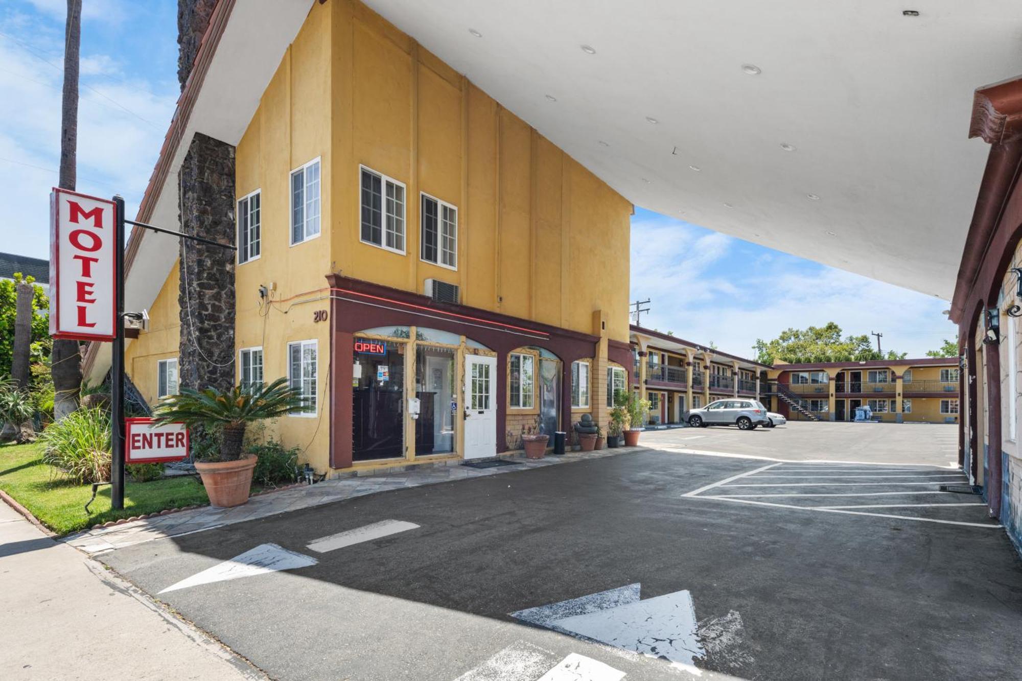Sky Palm Motel - Orange Exterior photo