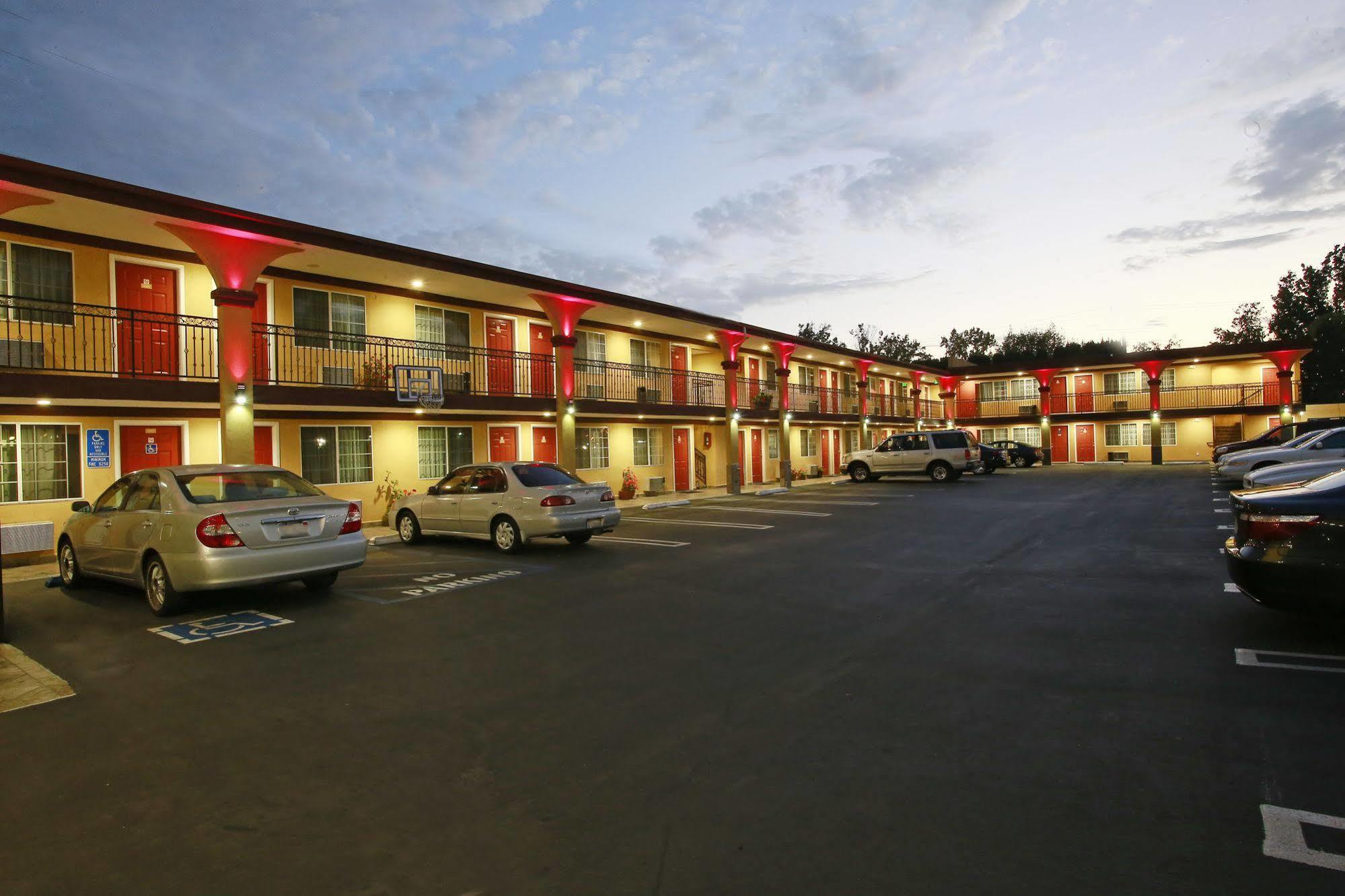 Sky Palm Motel - Orange Exterior photo
